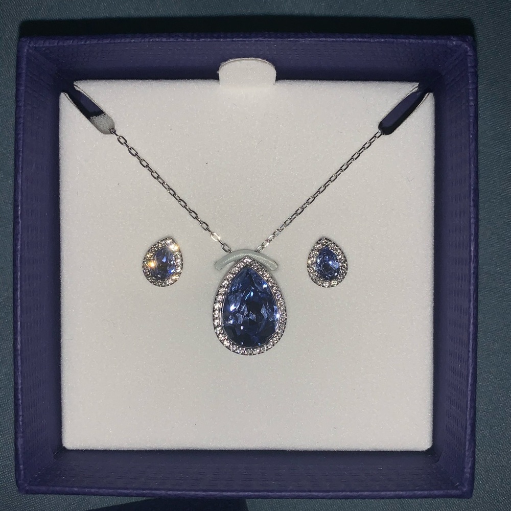 Swarovski necklace and earrings set